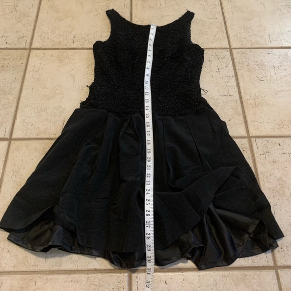 White House Black Market Black Lace & Taffeta Fit and Flare Dress - Size 0 - Picture 6 of 7